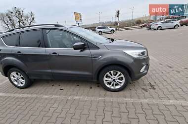 Внедорожник / Кроссовер Ford Escape 2016 в Софиевской Борщаговке