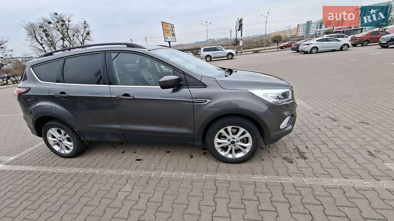 Внедорожник / Кроссовер Ford Escape 2016 в Софиевской Борщаговке