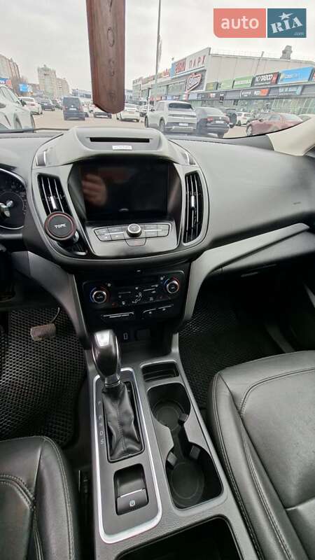 Внедорожник / Кроссовер Ford Escape 2016 в Софиевской Борщаговке