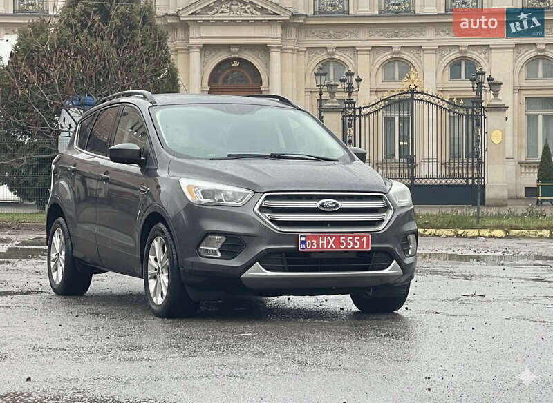 Внедорожник / Кроссовер Ford Escape 2017 в Львове