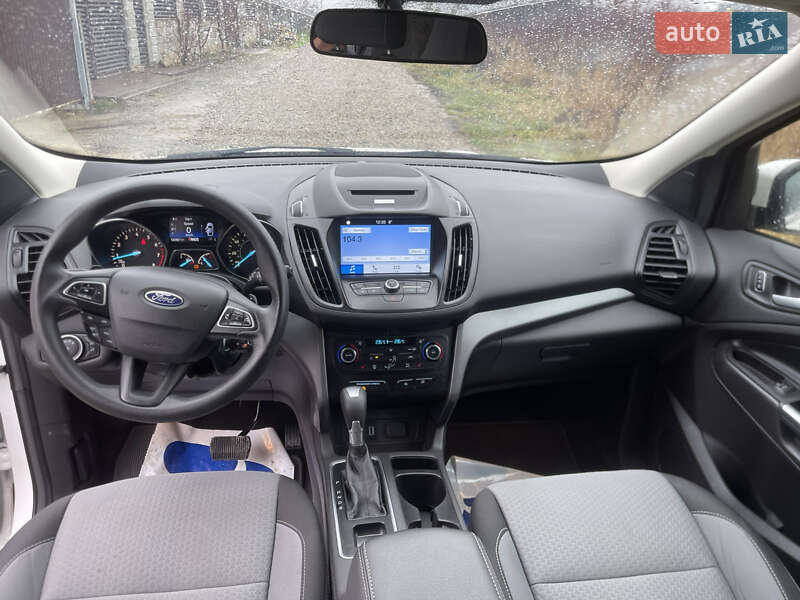 Позашляховик / Кросовер Ford Escape 2017 в Івано-Франківську