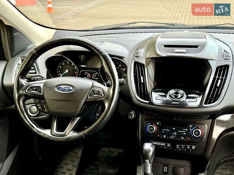 Внедорожник / Кроссовер Ford Escape 2017 в Житомире