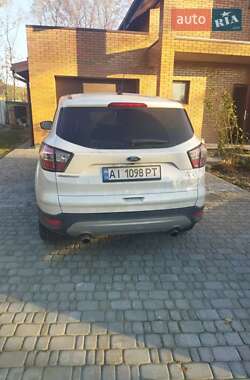 Позашляховик / Кросовер Ford Escape 2017 в Василькові