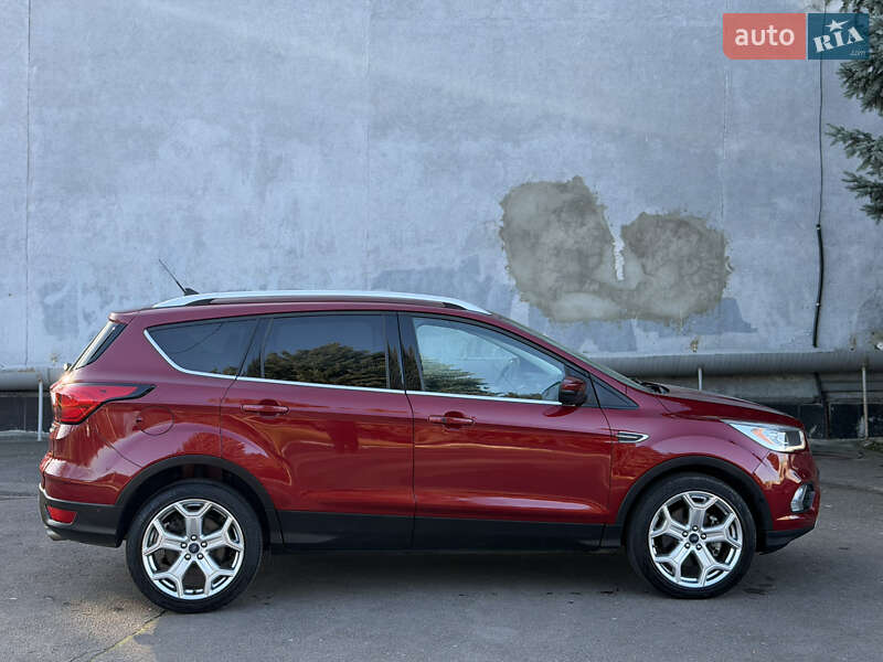 Внедорожник / Кроссовер Ford Escape 2019 в Ровно