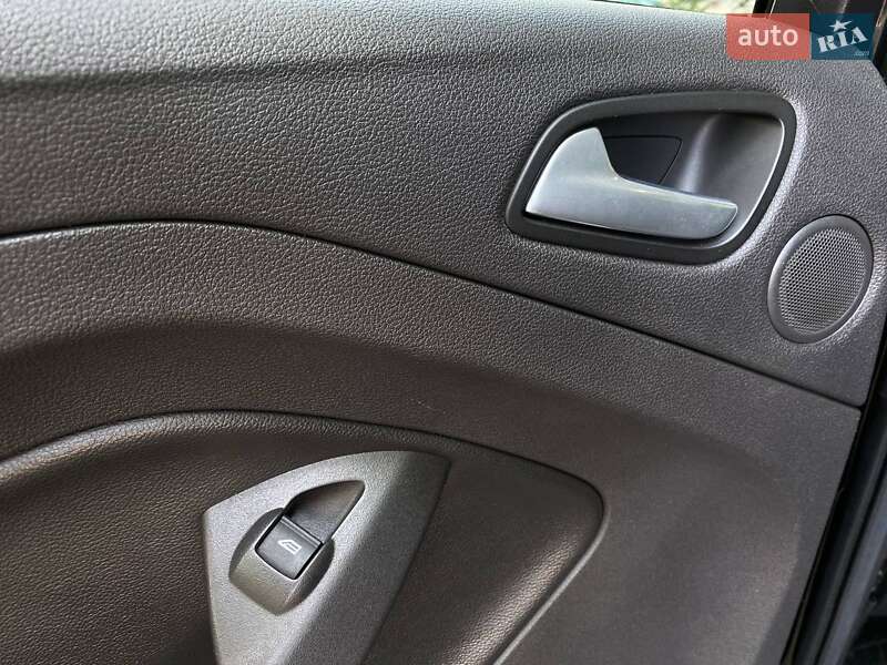 Внедорожник / Кроссовер Ford Escape 2015 в Киеве