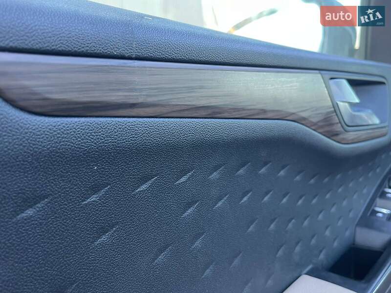 Позашляховик / Кросовер Ford Escape 2020 в Луцьку