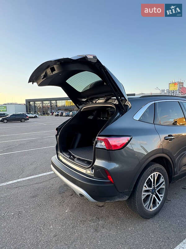 Внедорожник / Кроссовер Ford Escape 2020 в Киеве