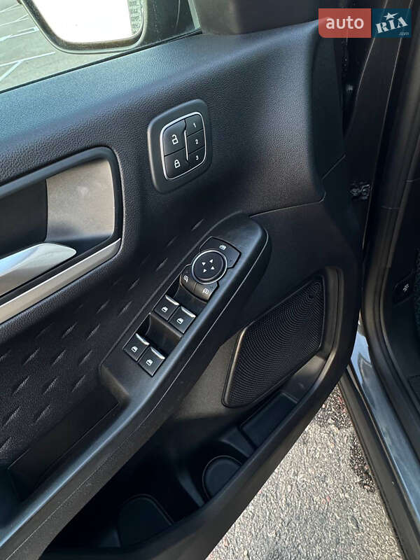 Внедорожник / Кроссовер Ford Escape 2020 в Киеве