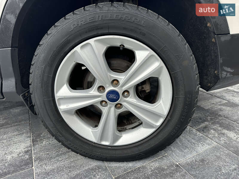 Внедорожник / Кроссовер Ford Escape 2015 в Виннице