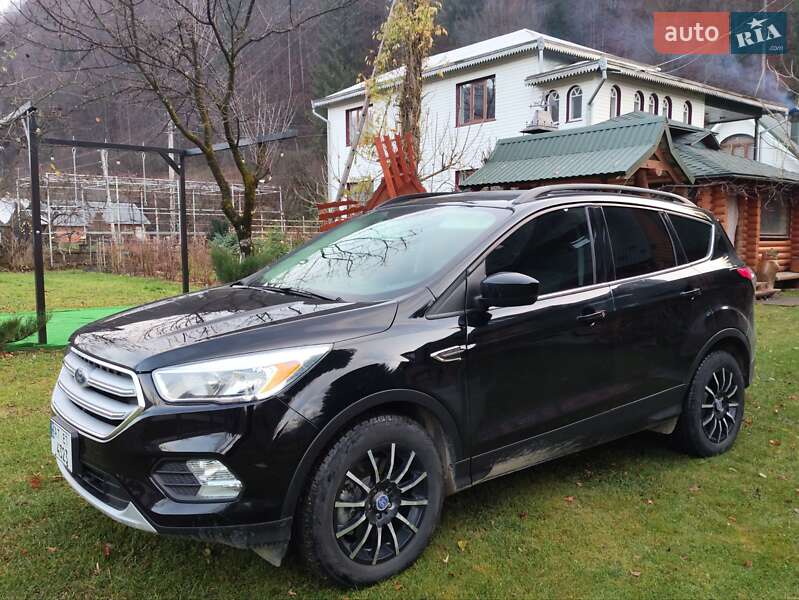 Внедорожник / Кроссовер Ford Escape 2018 в Косове