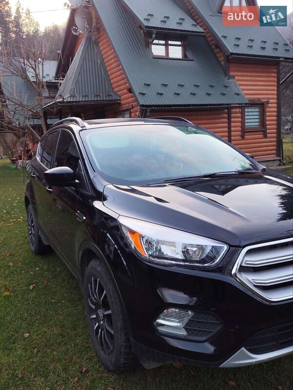 Внедорожник / Кроссовер Ford Escape 2018 в Косове