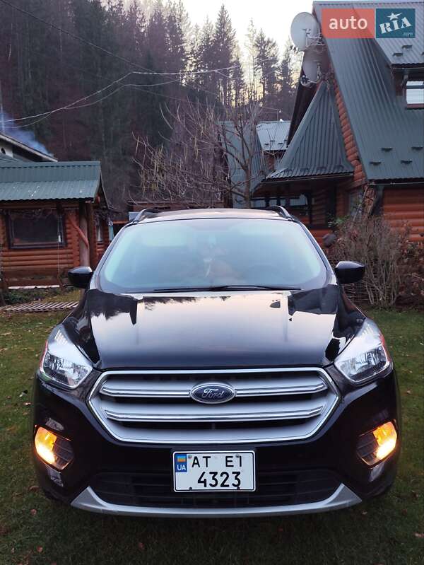 Внедорожник / Кроссовер Ford Escape 2018 в Косове