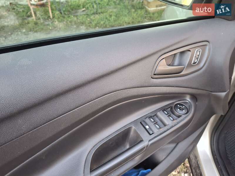 Внедорожник / Кроссовер Ford Escape 2018 в Изяславе