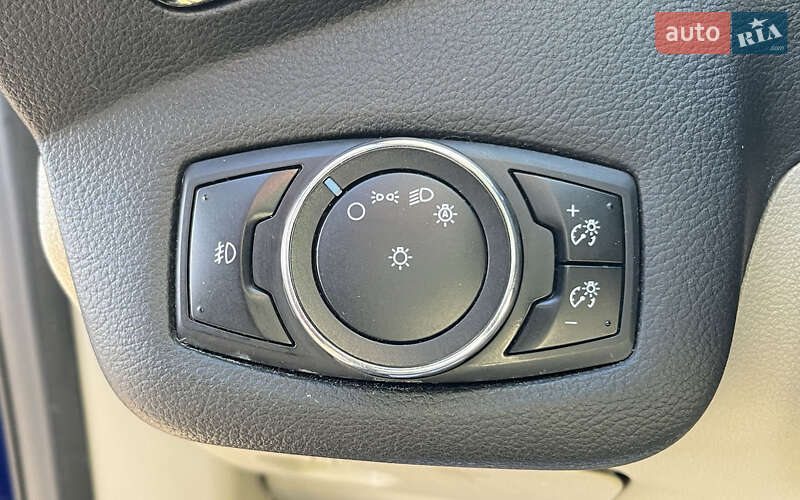 Внедорожник / Кроссовер Ford Escape 2013 в Стрые