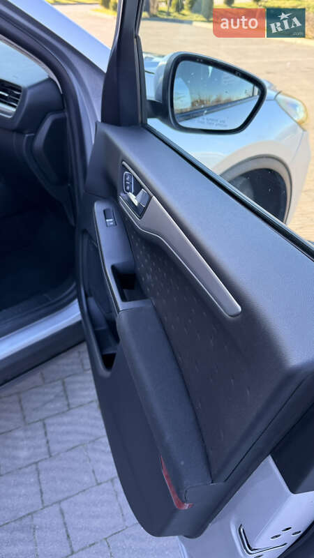 Позашляховик / Кросовер Ford Escape 2020 в Стрию