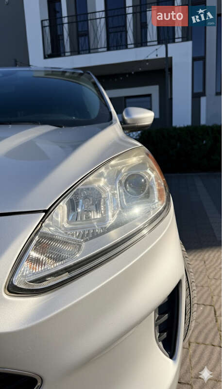 Позашляховик / Кросовер Ford Escape 2020 в Стрию