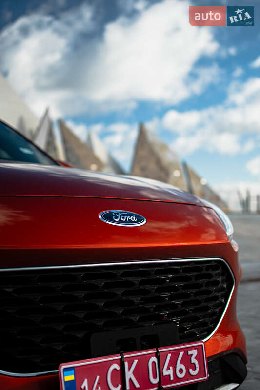 Внедорожник / Кроссовер Ford Escape 2019 в Львове