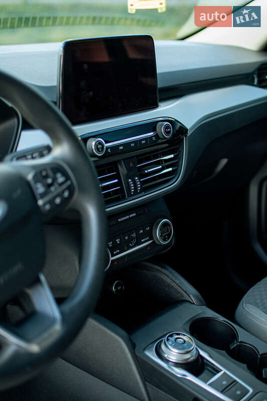 Внедорожник / Кроссовер Ford Escape 2019 в Львове