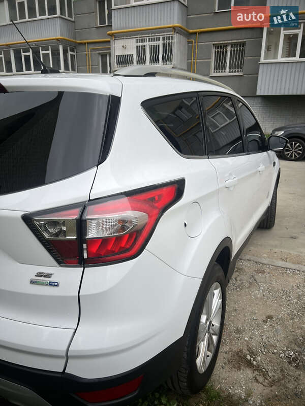 Внедорожник / Кроссовер Ford Escape 2017 в Сумах