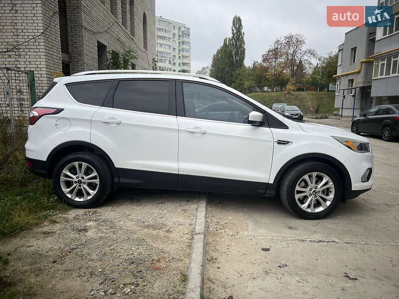 Внедорожник / Кроссовер Ford Escape 2017 в Сумах
