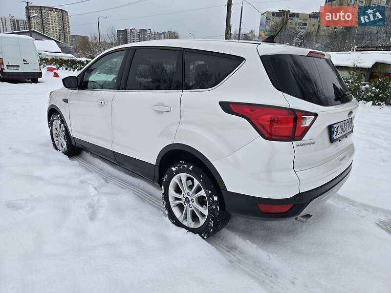 Позашляховик / Кросовер Ford Escape 2019 в Львові