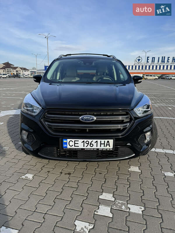 Позашляховик / Кросовер Ford Escape 2017 в Чернівцях