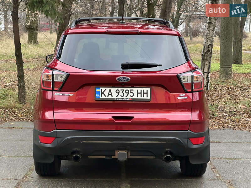 Внедорожник / Кроссовер Ford Escape 2017 в Киеве
