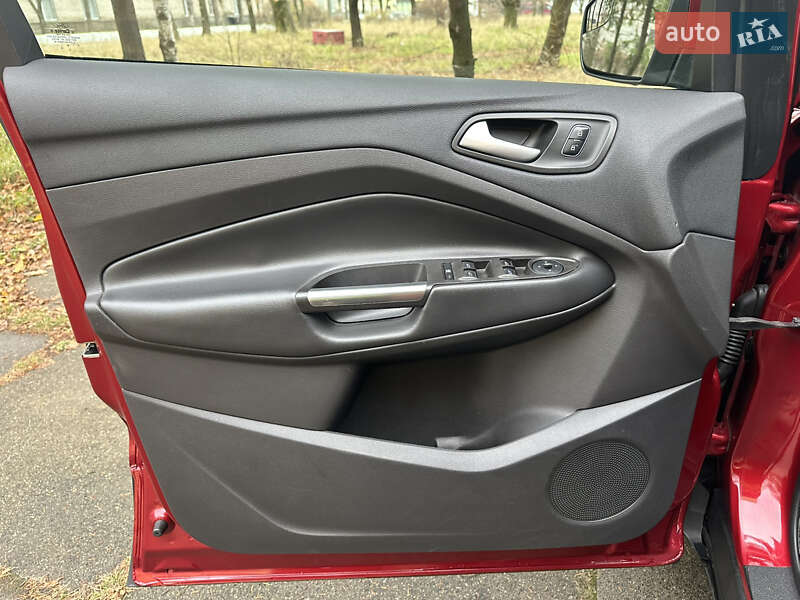 Внедорожник / Кроссовер Ford Escape 2017 в Киеве