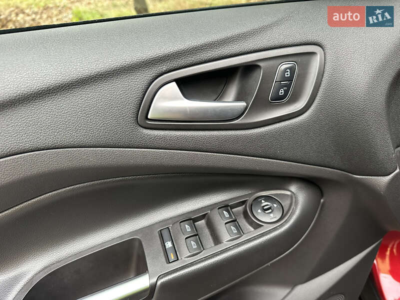 Внедорожник / Кроссовер Ford Escape 2017 в Киеве