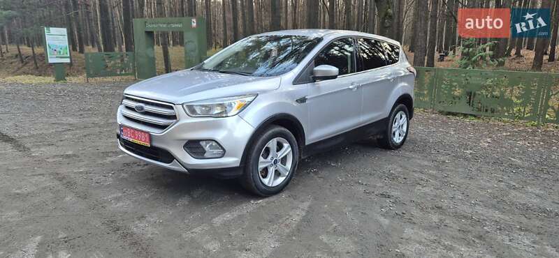 Позашляховик / Кросовер Ford Escape 2017 в Дубні