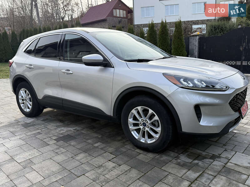 Позашляховик / Кросовер Ford Escape 2021 в Сваляві