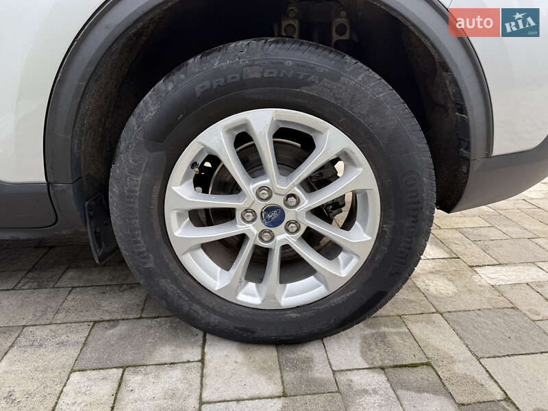 Позашляховик / Кросовер Ford Escape 2021 в Сваляві