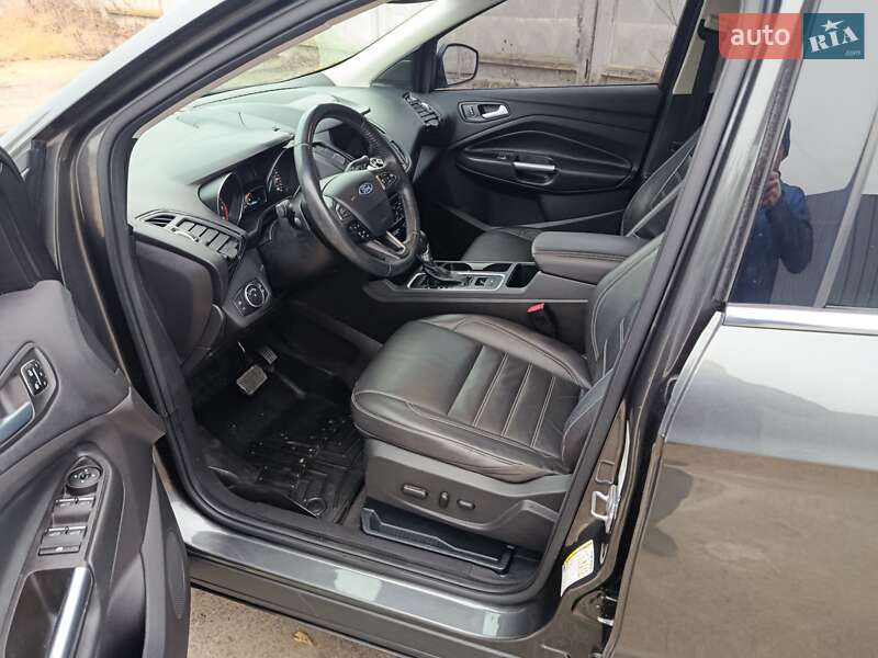 Внедорожник / Кроссовер Ford Escape 2017 в Львове