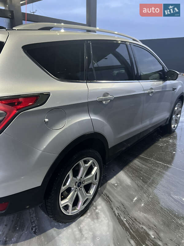 Внедорожник / Кроссовер Ford Escape 2016 в Львове