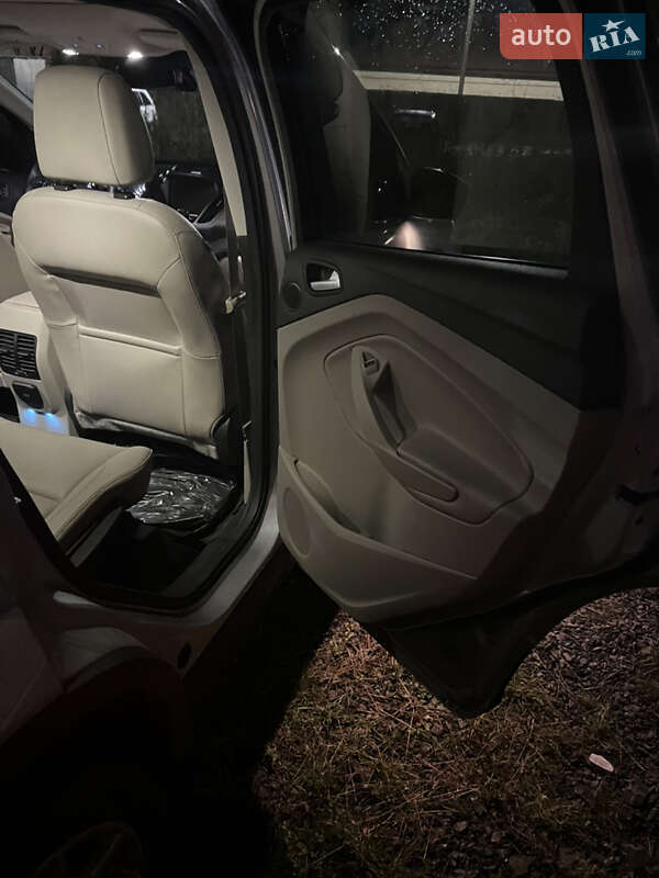 Внедорожник / Кроссовер Ford Escape 2016 в Львове