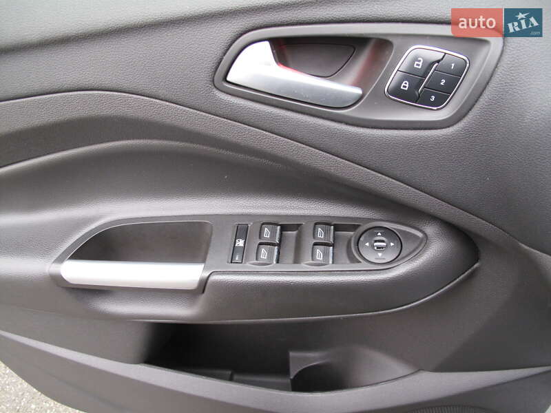 Внедорожник / Кроссовер Ford Escape 2016 в Киеве