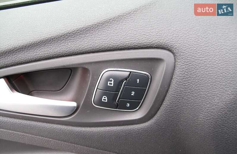 Внедорожник / Кроссовер Ford Escape 2016 в Киеве