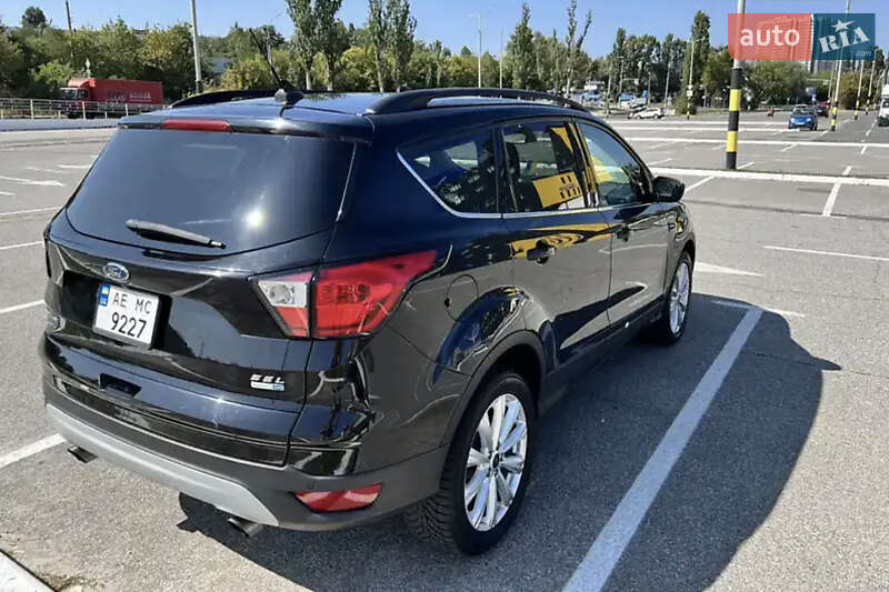 Позашляховик / Кросовер Ford Escape 2019 в Дніпрі