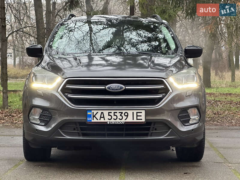 Внедорожник / Кроссовер Ford Escape 2017 в Киеве