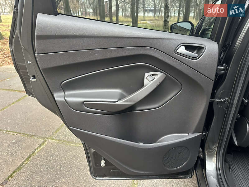 Внедорожник / Кроссовер Ford Escape 2017 в Киеве