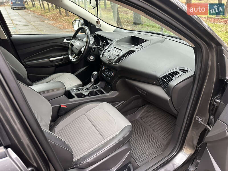 Внедорожник / Кроссовер Ford Escape 2017 в Киеве