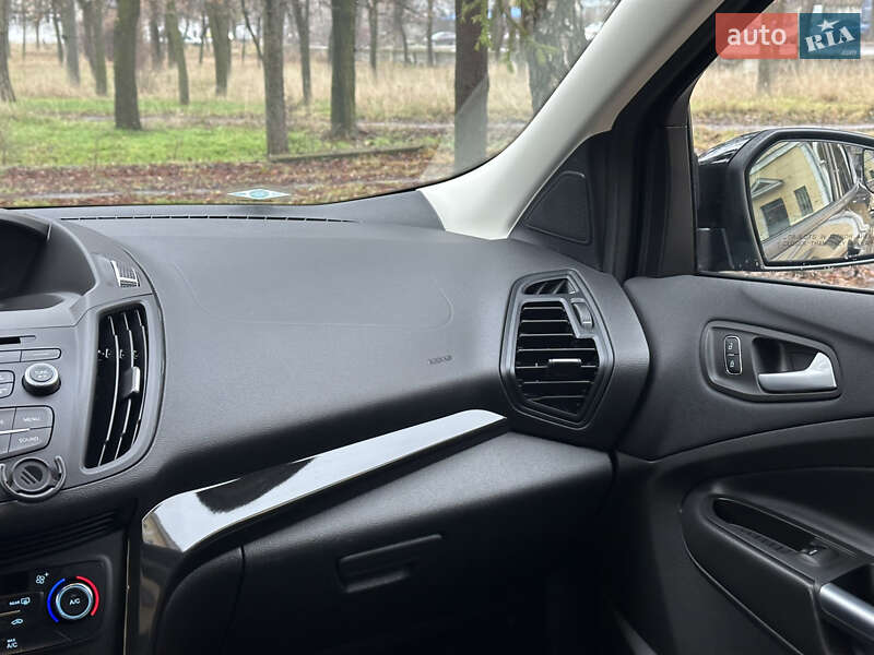 Внедорожник / Кроссовер Ford Escape 2017 в Киеве