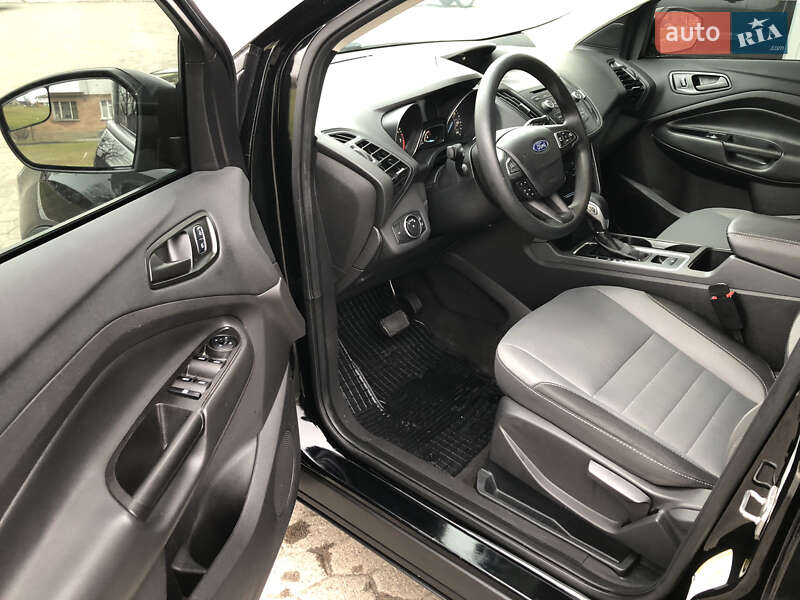 Позашляховик / Кросовер Ford Escape 2017 в Рівному
