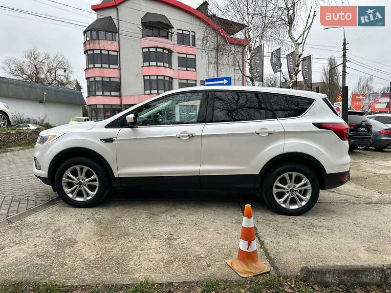 Внедорожник / Кроссовер Ford Escape 2019 в Черновцах