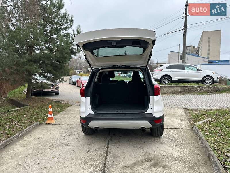 Внедорожник / Кроссовер Ford Escape 2019 в Черновцах