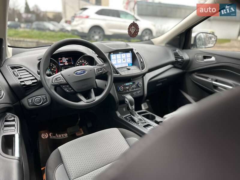 Внедорожник / Кроссовер Ford Escape 2019 в Черновцах