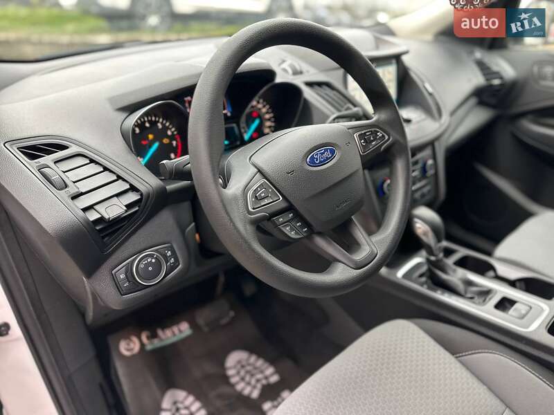 Внедорожник / Кроссовер Ford Escape 2019 в Черновцах