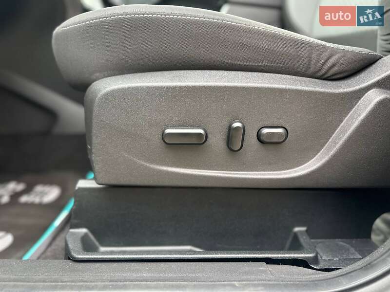 Внедорожник / Кроссовер Ford Escape 2019 в Черновцах