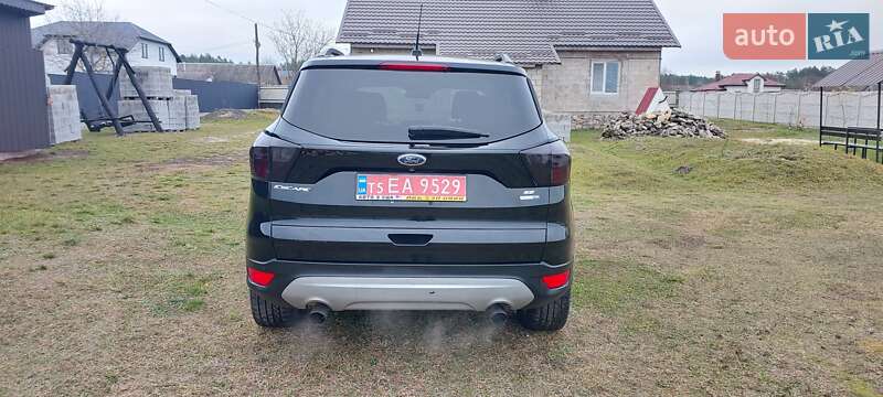 Внедорожник / Кроссовер Ford Escape 2017 в Дубно