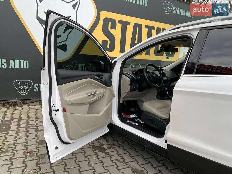 Внедорожник / Кроссовер Ford Escape 2017 в Хмельницком